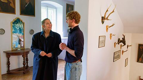 Reporterin Carolin von der Groeben besucht Caspar Freiherr von Gumppenberg in seinem Schloss.
