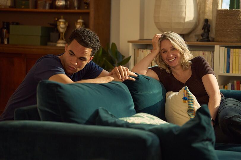 Assane w&uuml;nscht sich nichts sehnlicher, als ein gutes Verh&auml;ltnis mit seiner Ex-Freundin Claire (Ludivine Sagnier) und seinem Sohn Raoul (Th&eacute;o Christine).