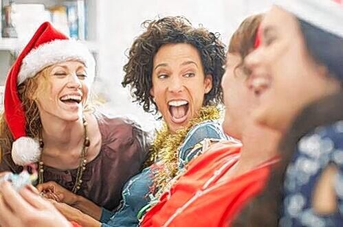 Ausgelassen feiern ist auch an Weihnachten in Ordnung - Betriebsinterna dürfen aber auch mit Nikolaus-Mütze nicht verbreitet werden.