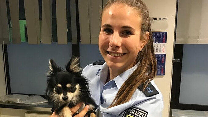 Alles gut: Polizeimeisterin Milena R. von der Münchner Bundespolizei mit Tyson.