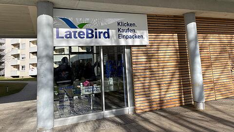 So sieht der 24-Stunden-Supermarkt-Automat Latebird in München von außen aus. Im Winter ist er beheizt.