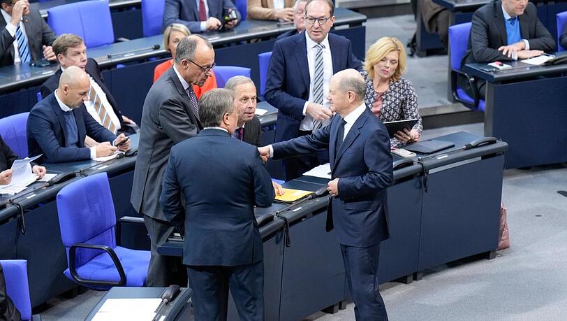 Bundeskanzler Olaf Scholz (r.) und Friedrich Merz. Bundeskanzler Olaf Scholz (r.) und Friedrich Merz.