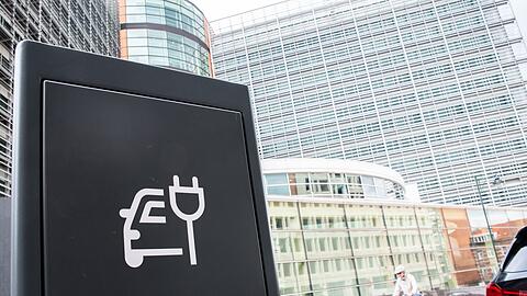 Eine Studie sieht die europäische Autoindustrie auf gutem Weg zu mehr Elektromobilität und warnt vor den Auswirkungen durch Verzögerungen. (Archivbild)