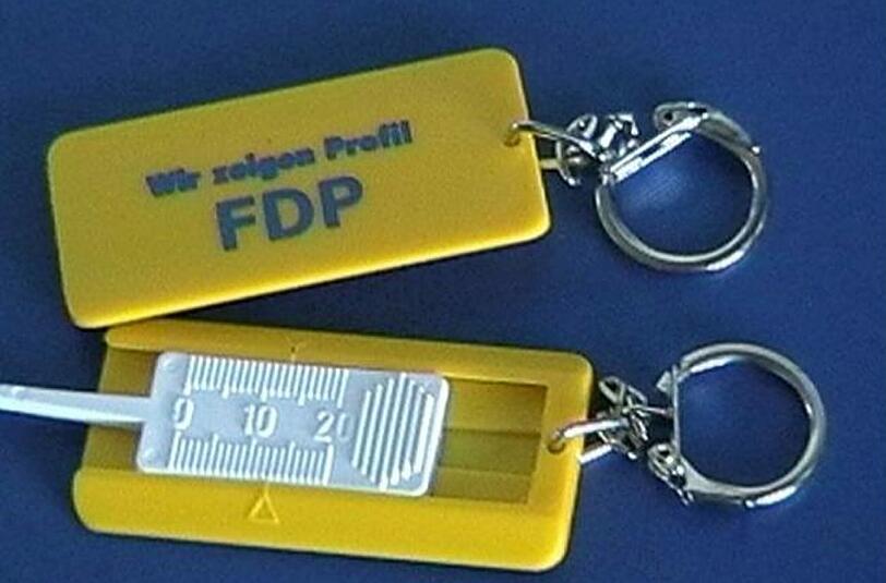 Noch genügend Profil da? Ein Messgerät für's Reifenprofil von der FDP.