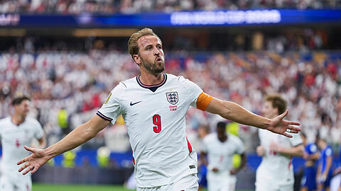 Macht, was ein Stürmer bei einer WM macht: Harry Kane trifft und trifft und trifft. Macht, was ein Stürmer bei einer WM macht: Harry Kane trifft und trifft und trifft.