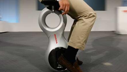 Revolutionäre TechniK: das Honda-Einrad U3-X. Revolutionäre TechniK: das Honda-Einrad U3-X.