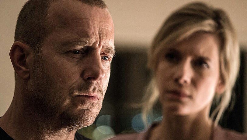 "Der Verlust": Uli (Heino Ferch) wirkt abwesend. Nora (Ina Weisse) macht sich Sorgen. "Der Verlust": Uli (Heino Ferch) wirkt abwesend. Nora (Ina Weisse) macht sich Sorgen.