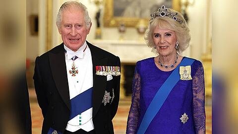 König Charles III. und Camilla müssen ihre Frankreich-Reise verschieben.