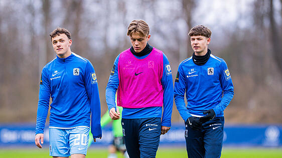 Während Lukas Reich (links) noch einen längerfristigen Vertrag beim TSV 1860 hat, laufen die Arbeitspapiere von Tim Kloss und Raphael Ott am Saisonende aus.