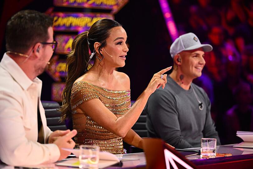 Die Ratecrew schlug sich in Show vier von "The Masked Singer" ziemlich gut. Jeder lag bei zwei Demaskierungen mindestens einmal richtig, Chris Tall (links) landete erneut zwei Volltreffer. Die Ratecrew schlug sich in Show vier von "The Masked Singer" ziemlich gut. Jeder lag bei zwei Demaskierungen mindestens einmal richtig, Chris Tall (links) landete erneut zwei Volltreffer.