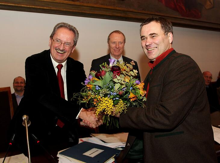 Gratulation: OB Christian Ude und Hep Monatzeder mit dem frisch gekürten Kommunalreferenten Boris Schwartz (r.).
