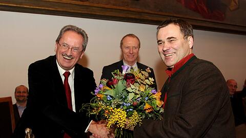 Gratulation: OB Christian Ude und Hep Monatzeder mit dem frisch gekürten Kommunalreferenten Boris Schwartz (r.).