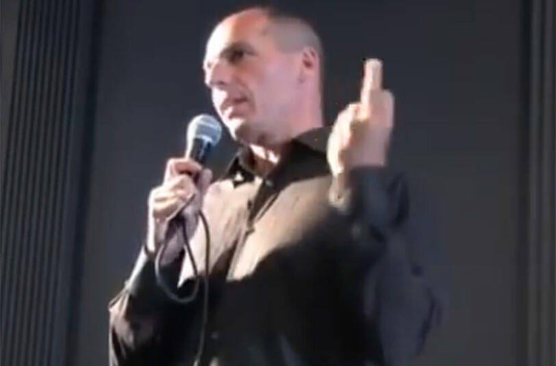 Stinkefinger: Varoufakis zeigt Deutschland in einem Video den Mittelfinger. Griechenlands Finanzminister behauptet, der Film sei eine Fälschung.