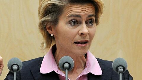 Solange rechnen, bis es ins Budget passt? Ministerin von der Leyen lässt ihre Beamten immer neue Methoden probieren