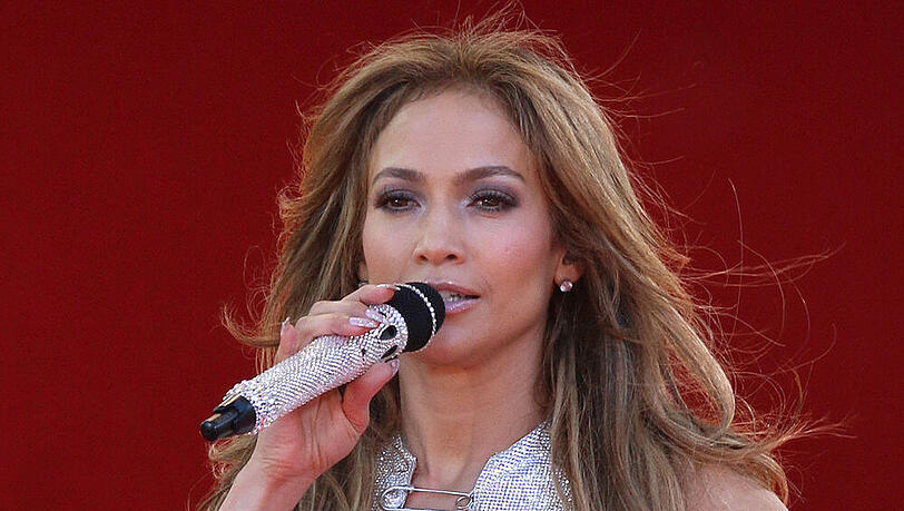 Jennifer Lopez tanzt üblicherweise in knappen Kleidchen über die Bühne Jennifer Lopez tanzt üblicherweise in knappen Kleidchen über die Bühne
