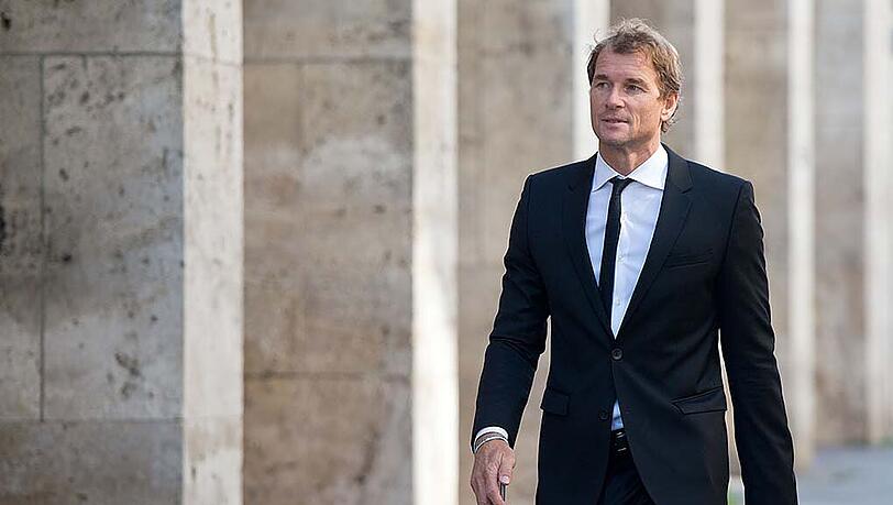 Klage ohne Kläger: Jens Lehmann, Ex-Nationaltorhüter, ist dann doch nicht zum Verhandlungstermin beim Landgericht erschienen (Archivbild) Klage ohne Kläger: Jens Lehmann, Ex-Nationaltorhüter, ist dann doch nicht zum Verhandlungstermin beim Landgericht erschienen (Archivbild)