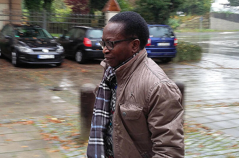 Um ihn geht es: Der zurückgetretene Zornedinger Pfarrer Olivier Ndjimbi-Tshiende. (Archivbild)