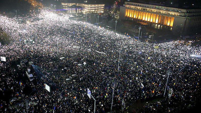 Fast eine halbe Million Menschen gingen bei landesweiten Protesten auf die Straße.