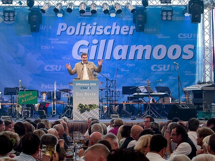 Markus Söder spricht auf dem Volksfest Gillamoos. Foto: Peter Kneffel/Archivbild