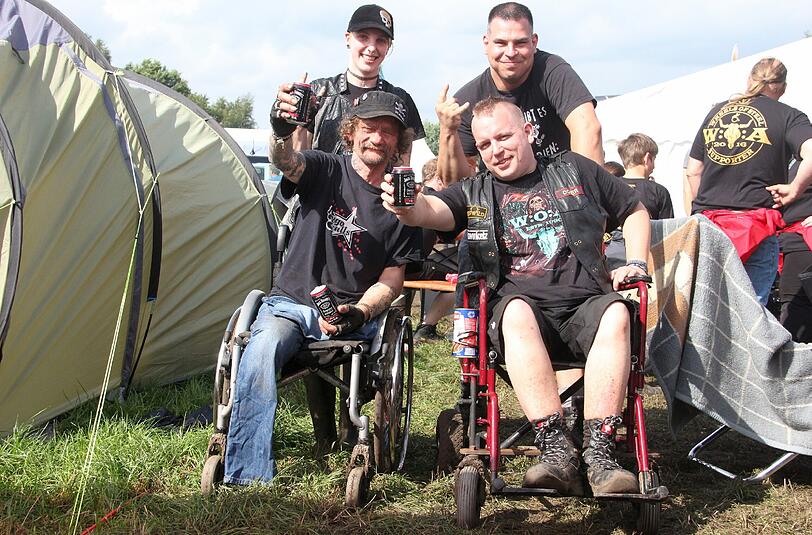 Weltweit angereist, Rollifahrer und sogar Kleinkinder - beim Wacken verbindet die Liebe zur Musik.