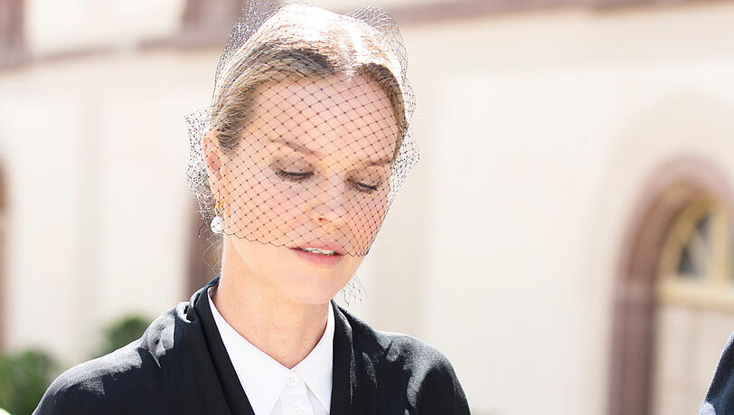 Unter den Trauergästen war auch Supermodel Eva Herzigova. Unter den Trauergästen war auch Supermodel Eva Herzigova.