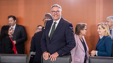 Alexander Schweitzer (SPD) bei seiner ersten Teilnahme an einer Kabinettssitzung im Kanzleramt.