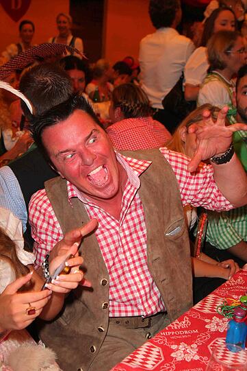 Uaahhhhh! Wer ist das? Ach, so: Das ist Prinz Marcus von Anhalt...