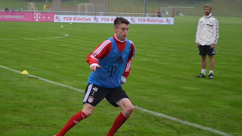 Darf schon mit den Profis des FC Bayern trainieren: Lucas Scholl, 17 Jahre alt und Sohn von Mehmet Scholl. Darf schon mit den Profis des FC Bayern trainieren: Lucas Scholl, 17 Jahre alt und Sohn von Mehmet Scholl.