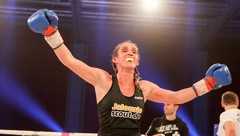 Servus Julia: Kickbox-Ass Irmen beendet ihre Karriere. Servus Julia: Kickbox-Ass Irmen beendet ihre Karriere.