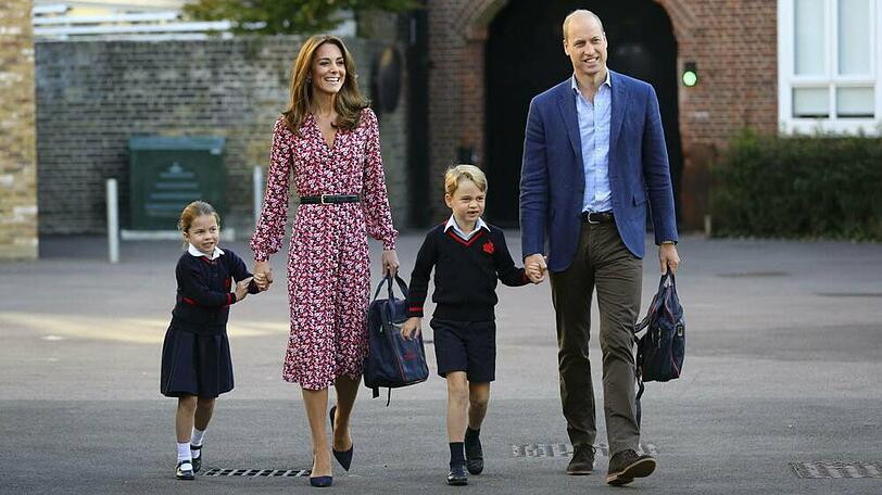 William und Kate mit ihren Kindern George und Charlotte auf dem Weg zur Schule.