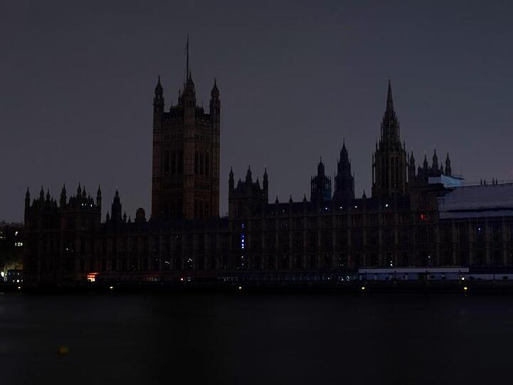 Der abgedunkelte Londoner Palace of Westminster während der Earth Hour 2019.