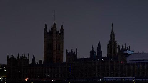 Der abgedunkelte Londoner Palace of Westminster während der Earth Hour 2019.