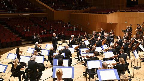 Modellversuch vor maximal 500 Zuschauern: Valery Gergiev und die Münchner Philharmoniker spielen im Gasteig die Symphonie Nr. 4 von Franz Schubert.