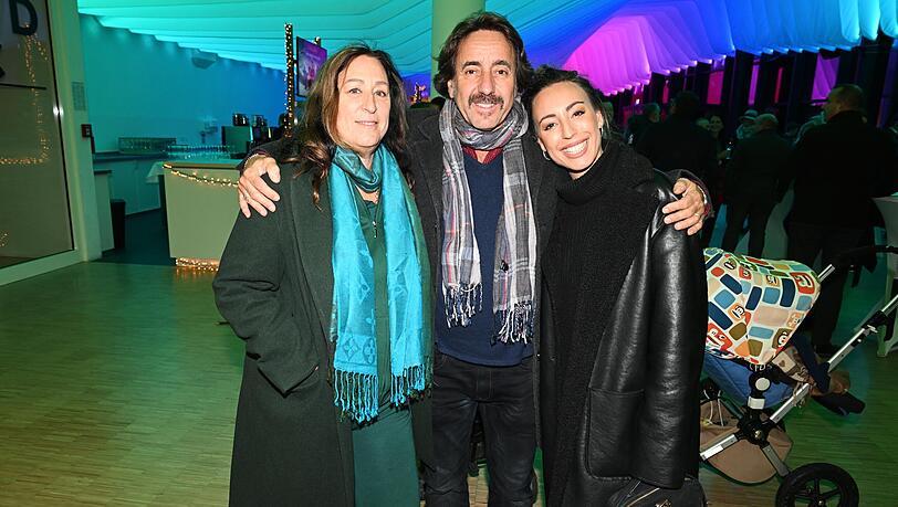 Natascha und Dieter Landuris mit Tochter Isabella. Natascha und Dieter Landuris mit Tochter Isabella.