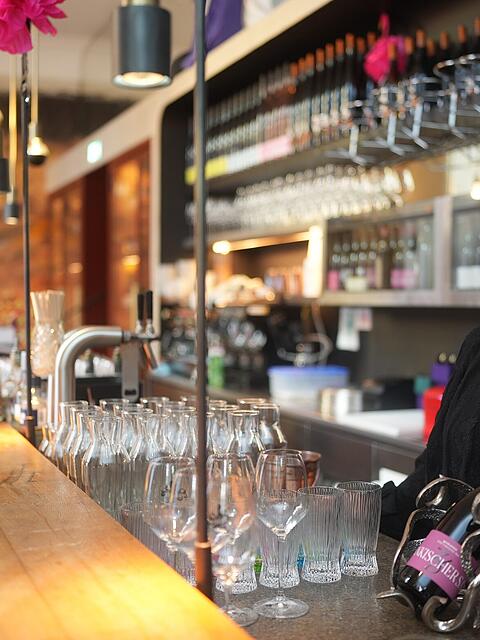 Candy Calligaro hat genug. Den Pachtvertrag f&uuml;r ihre Frank Weinbar l&auml;sst sie zum September auslaufen. &bdquo;Erl&ouml;st&ldquo; f&uuml;hle sie sich, daher wollte sie auf dem Foto lieber l&auml;cheln.