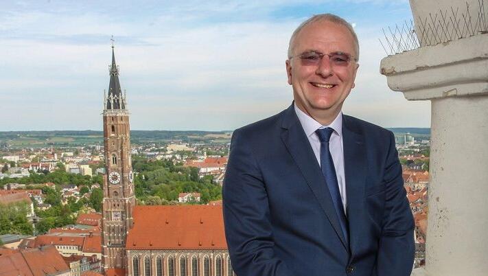 Oberbürgermeister Alexander Putz an seinem "Landshuter Lieblingsplatz" im Söller der Burg Trausnitz. Oberbürgermeister Alexander Putz an seinem "Landshuter Lieblingsplatz" im Söller der Burg Trausnitz.