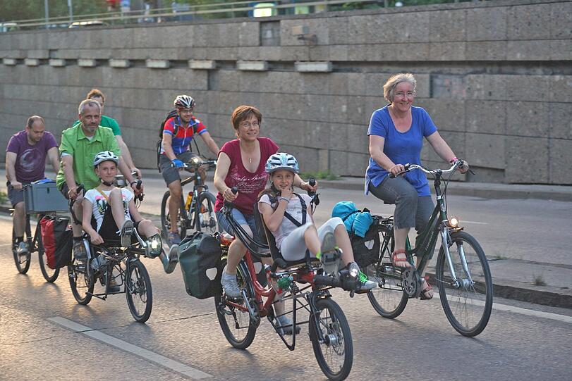 Die Radl-Nacht auf Münchens Straßen war ein voller Erfolg - knapp 8.000 Radfahrer gingen gemeinsam auf Tour durch die Münchener Innenstadt.