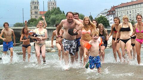 Eine Gaudi ists in der Isar &ndash; aber ist es zu gefährlich?