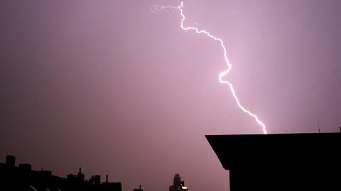 Am Pfingstmontag wurden zwei Wanderer von einem Unwetter überrascht. Einer der beiden starb nach einem Blitzeinschlag. (Symbolfoto)
