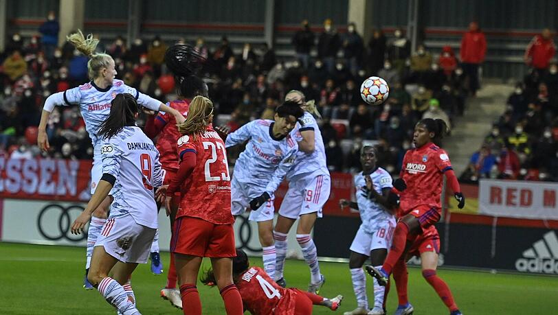 Traf per Kopf zum 1:0 gegen ihren Ex-Klub Olympique Lyon: Saki Kumagai vom FC Bayern.
