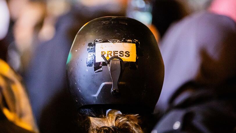 Der Job für Pressevertreter kann auch gefährlich werden. (Archivbild)