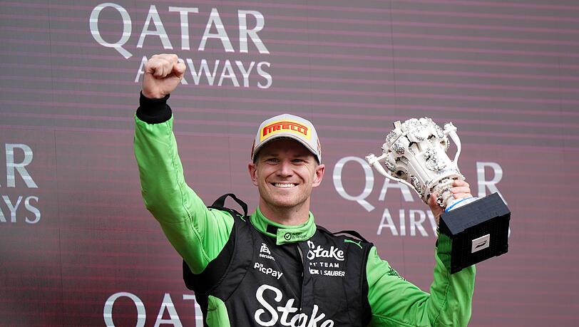 Für seinen ersten Podiumsplatz in der Formel 1 bekam Nico Hülkenberg einen Pokal aus Lego-Bausteinen.