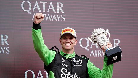 Für seinen ersten Podiumsplatz in der Formel 1 bekam Nico Hülkenberg einen Pokal aus Lego-Bausteinen.