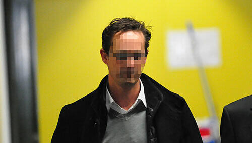 Auf dem Weg ins Gericht: Arzt Rolf P. (41). Auf dem Weg ins Gericht: Arzt Rolf P. (41).