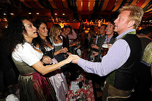 Und dieses Ringelrein mit Lilly und Boris Becker fällt wohl auch eher in die Kategorie "besinnlich".