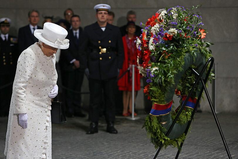 Die Queen begeistert bei ihrem Staatsbesuch in Berlin am Mittwoch die Massen. Die Bilder des Tages.