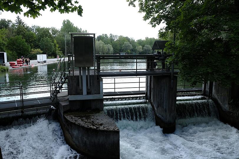 An der Zentrallände ist für die Ausflügler Schluss mit der Flussfahrt.