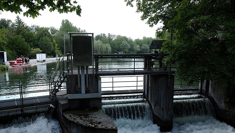 An der Zentrallände ist für die Ausflügler Schluss mit der Flussfahrt. An der Zentrallände ist für die Ausflügler Schluss mit der Flussfahrt.
