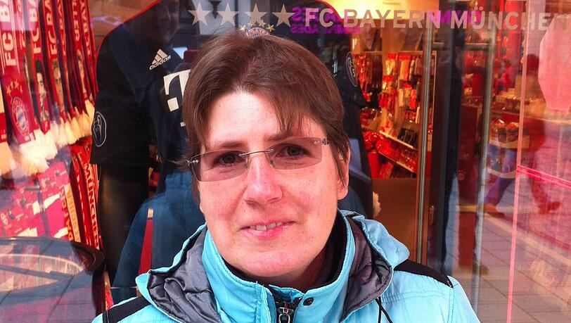 Das sagt Bayern-Fan Tini Hauslmeier: "1860 soll mehr Sex haben? Stimmt nicht! Der FC Bayern hat auf jeden Fall mehr Sexappeal. Ich glaube, dass der neue Geschäftsführer nur nach mehr Aufmerksamkeit sucht und es deswegen gesagt hat. Die Sechziger wollen doch nur gut in der Presse dastehen!" Das sagt Bayern-Fan Tini Hauslmeier: "1860 soll mehr Sex haben? Stimmt nicht! Der FC Bayern hat auf jeden Fall mehr Sexappeal. Ich glaube, dass der neue Geschäftsführer nur nach mehr Aufmerksamkeit sucht und es deswegen gesagt hat. Die Sechziger wollen doch nur gut in der Presse dastehen!"