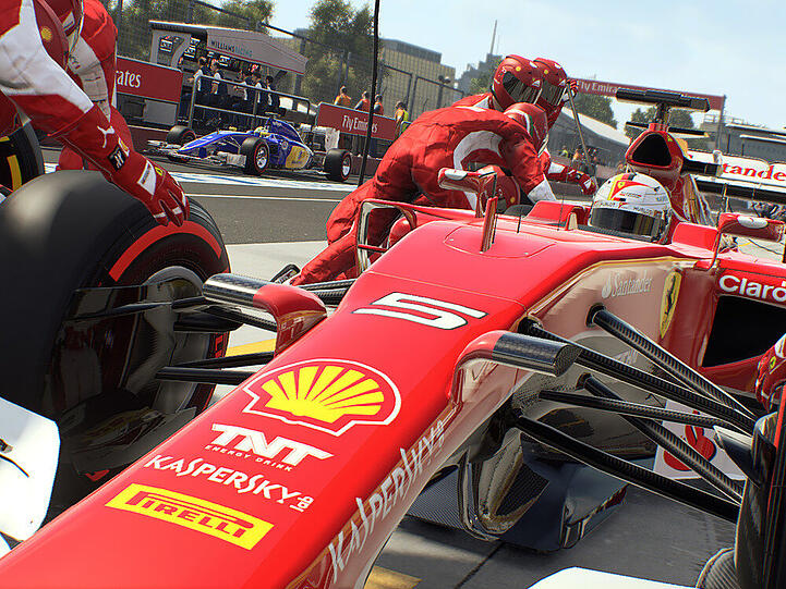 In der Rennsport-Simulation "F1 2015" können Formel-1-Fans wieder kräftig Gas geben
